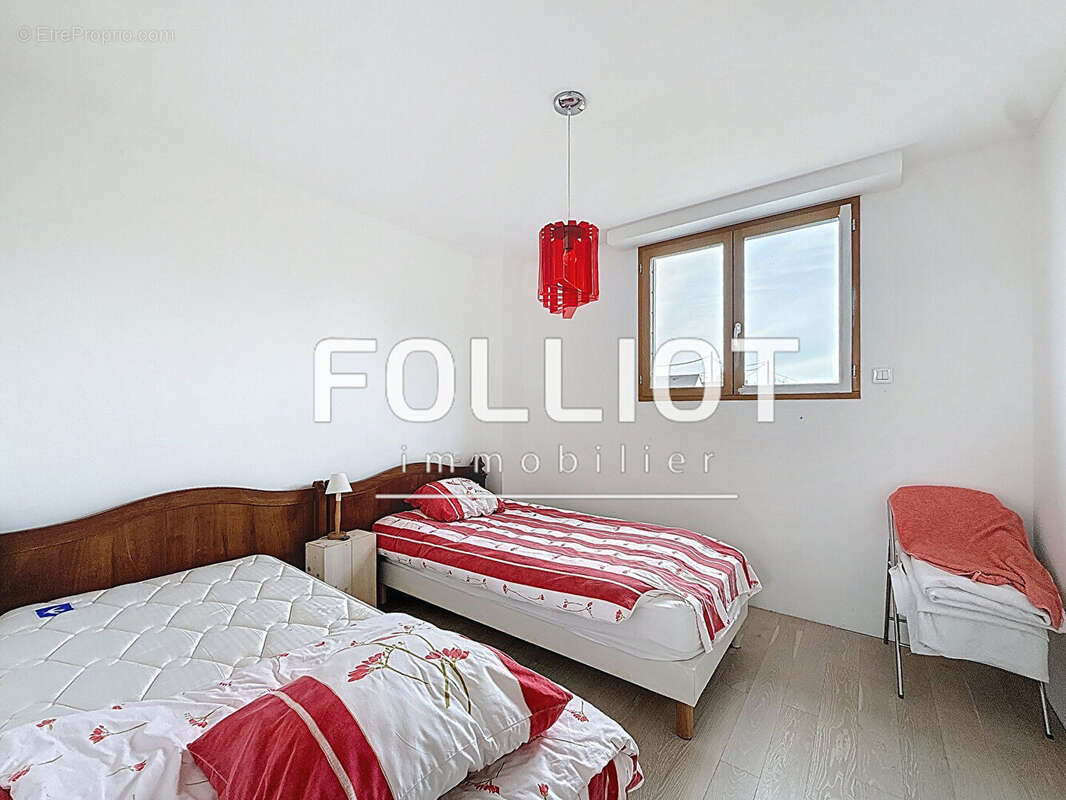 Maison familiale à vendre à Jullouville - Confort et tranquillité assurés - photo 13