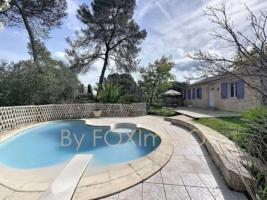 Maison à ROQUEFORT-LES-PINS