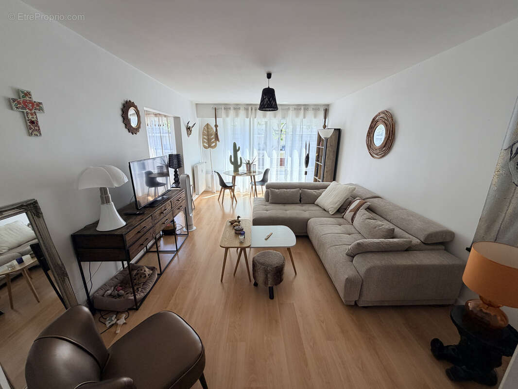 Appartement rénové 77,87 m2 avec balcons à Reims - photo 4