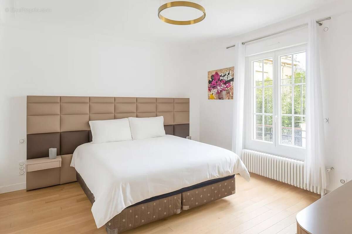 Appartement à NEUILLY-SUR-SEINE