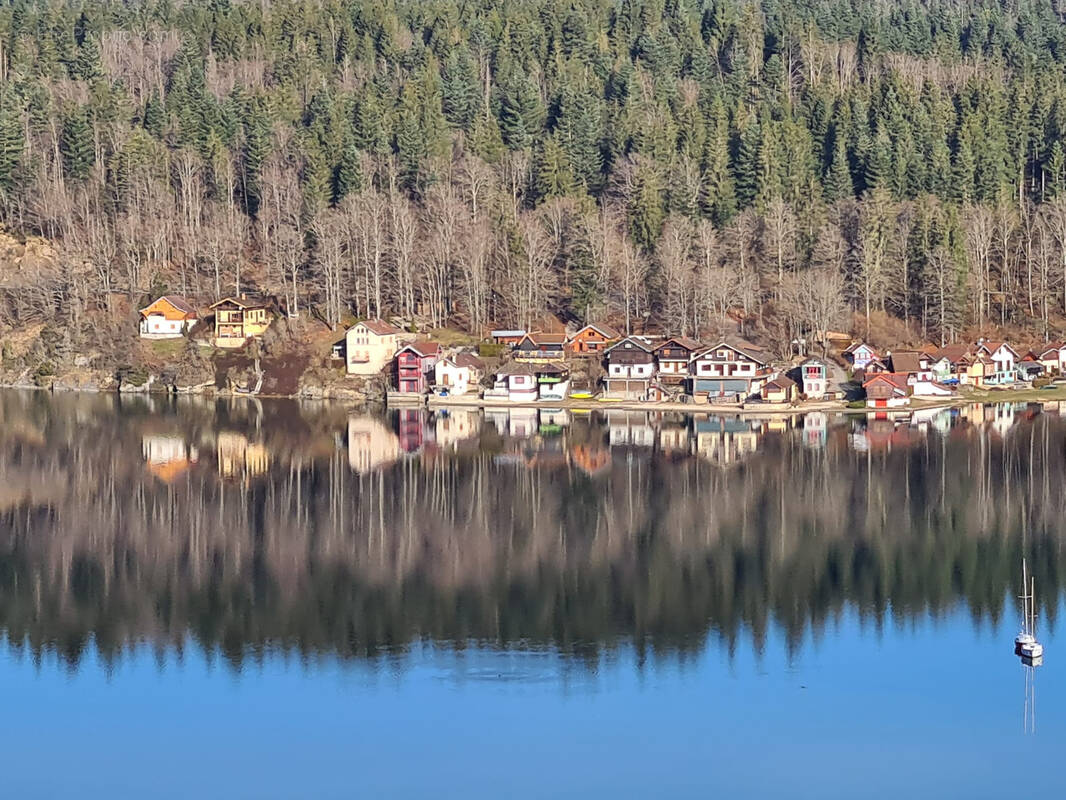 Terrain à MONTPERREUX