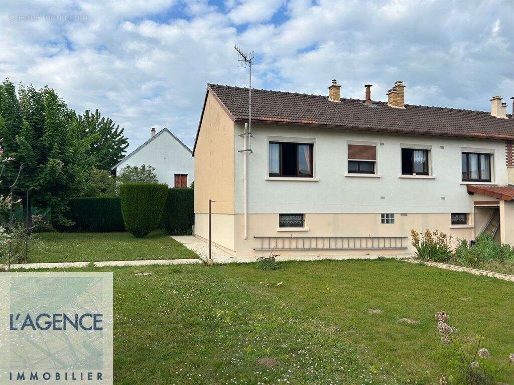 Maison à VAILLY-SUR-AISNE
