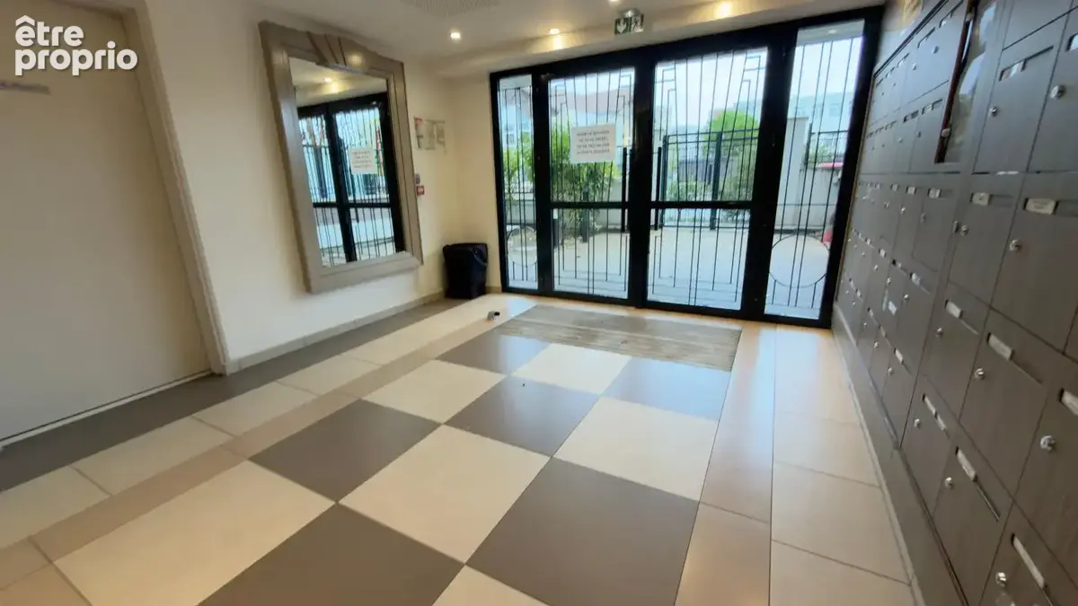 Immeuble de standing F2 avec extérieur et parking - photo 11