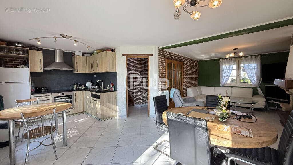 Maison à LE DOULIEU