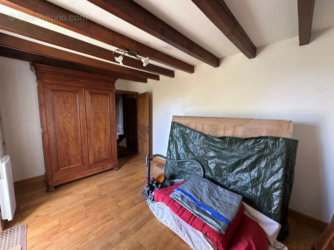 Maison à SAURET-BESSERVE