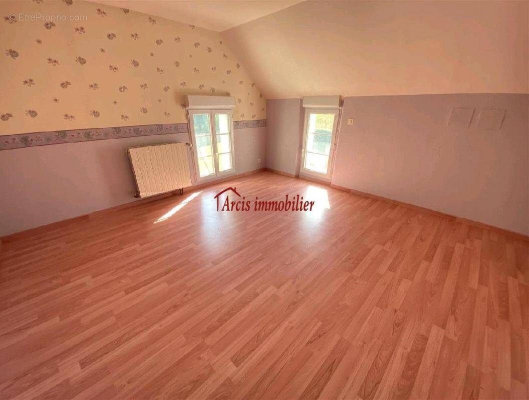 Maison à FONTAINE-LES-GRES