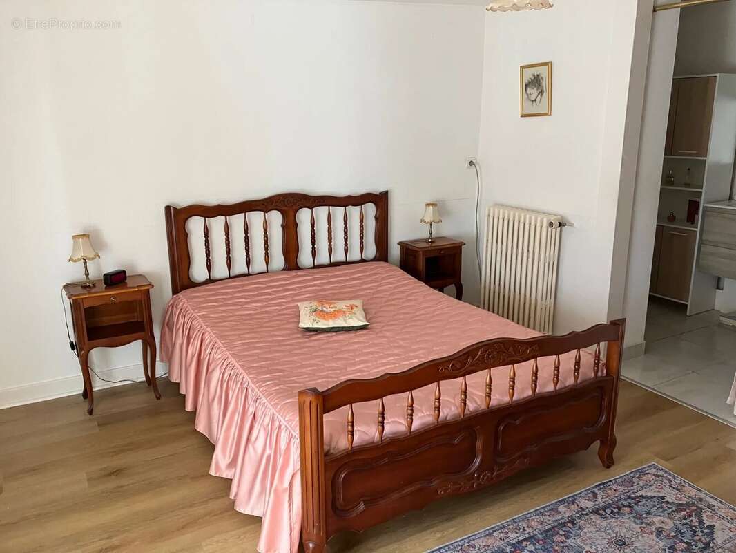 Maison à LA VILLE-AUX-DAMES