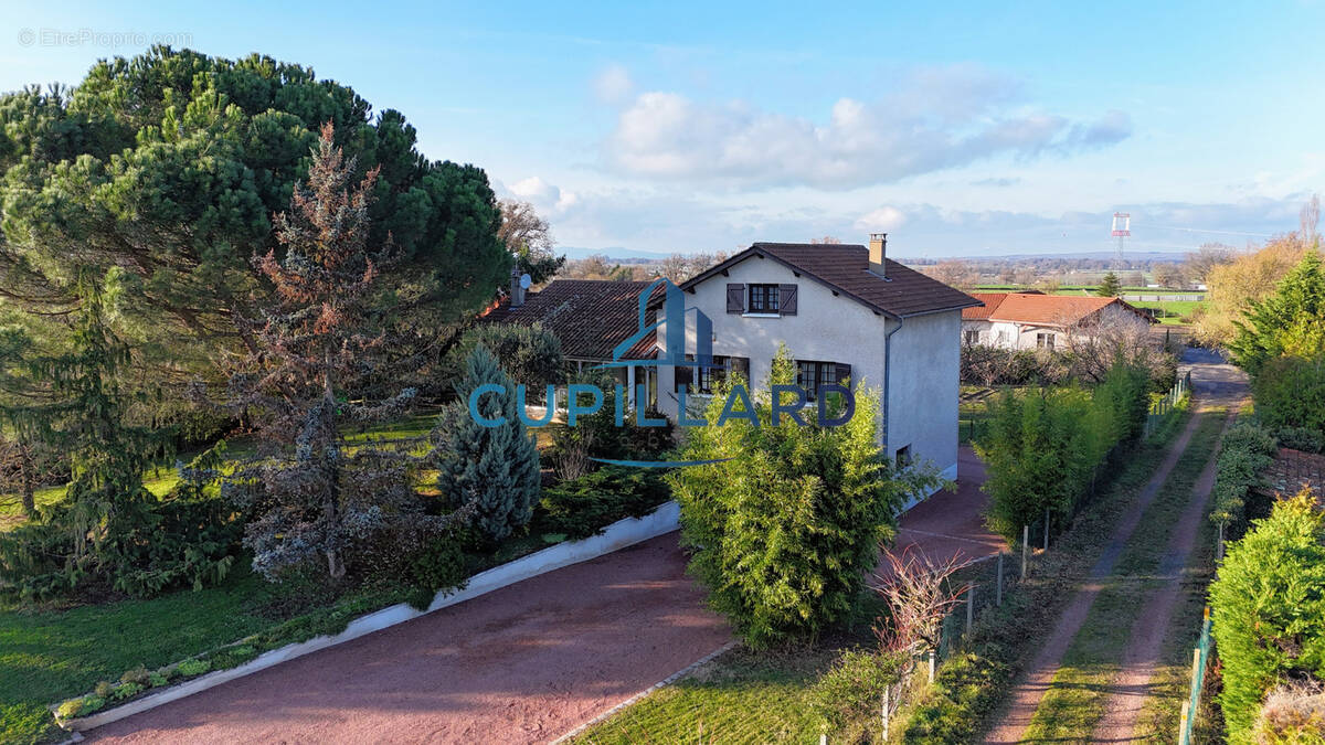 Maison à SAINT-ROMAIN-LA-MOTTE