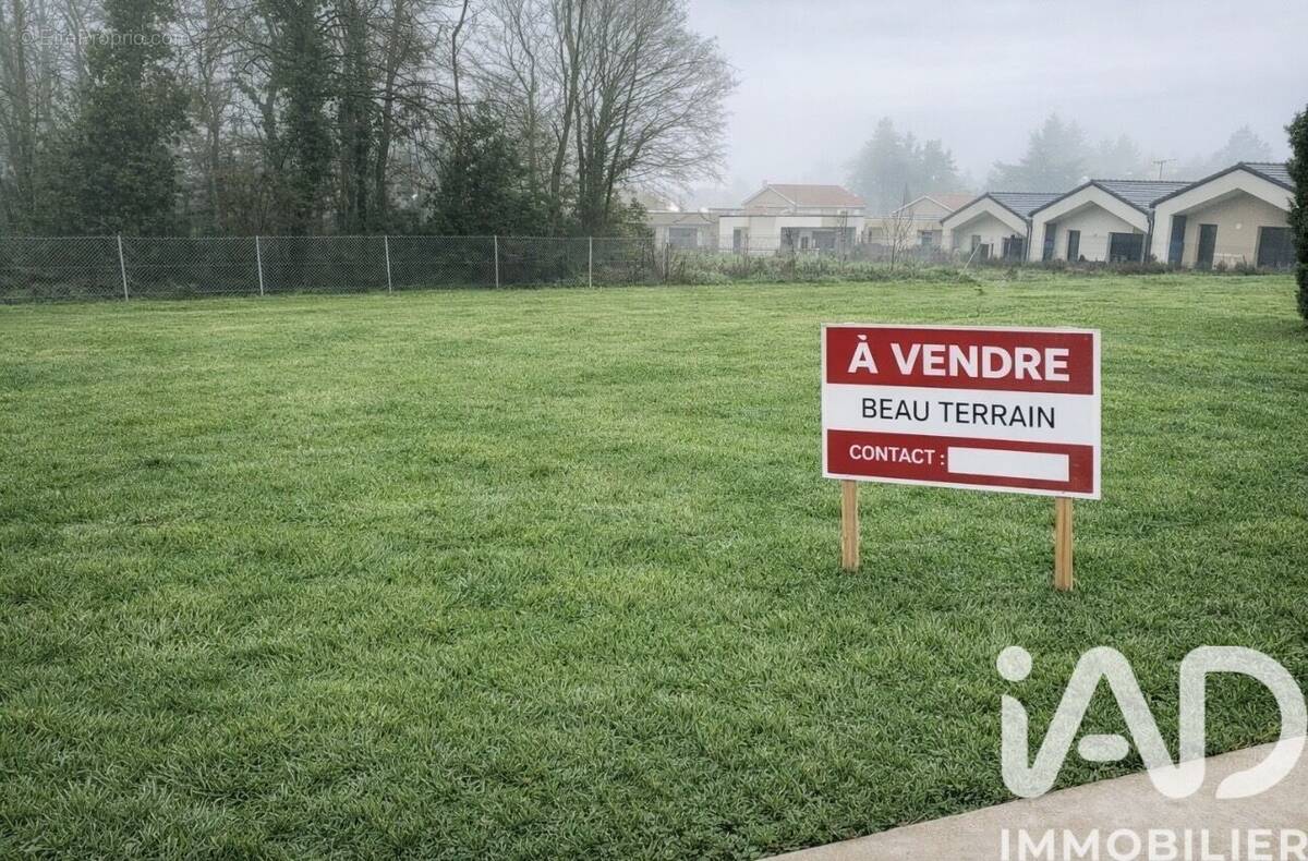 Photo 1 - Terrain à SAINT-BONNET-DE-MURE