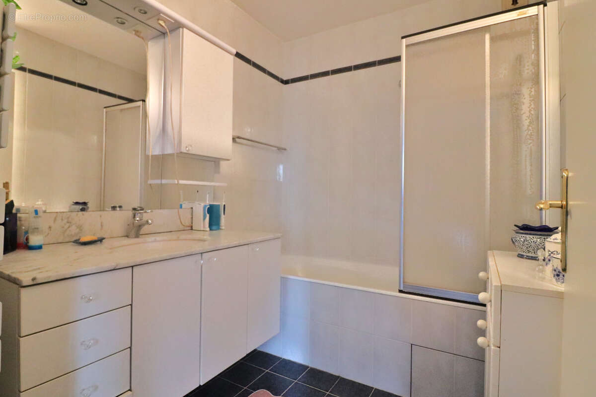 Appartement à CHARBONNIERES-LES-BAINS