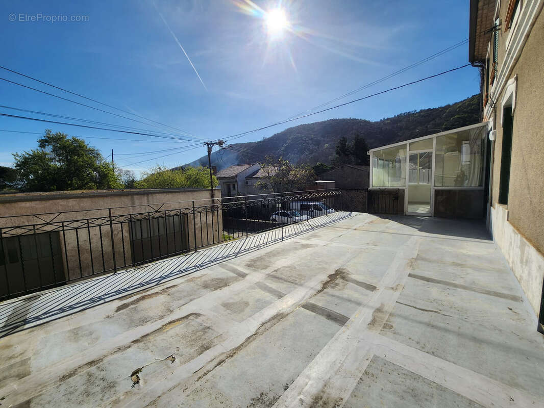 Maison à SAINT-LAURENT-DU-PAPE