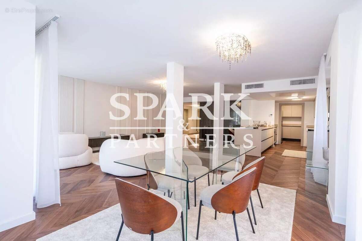 Appartement à ROQUEBRUNE-CAP-MARTIN