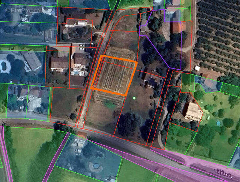 Terrain à SAINT-UZE