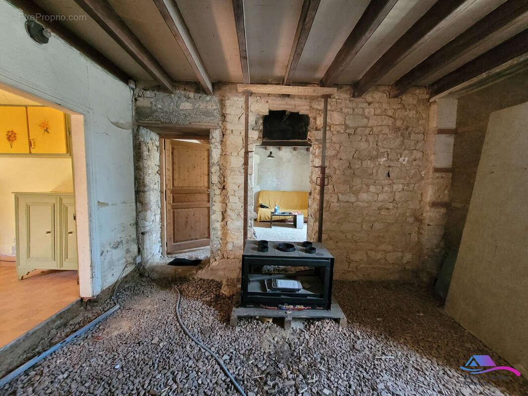 SALLE A MANGER - Maison à VICQ-EXEMPLET