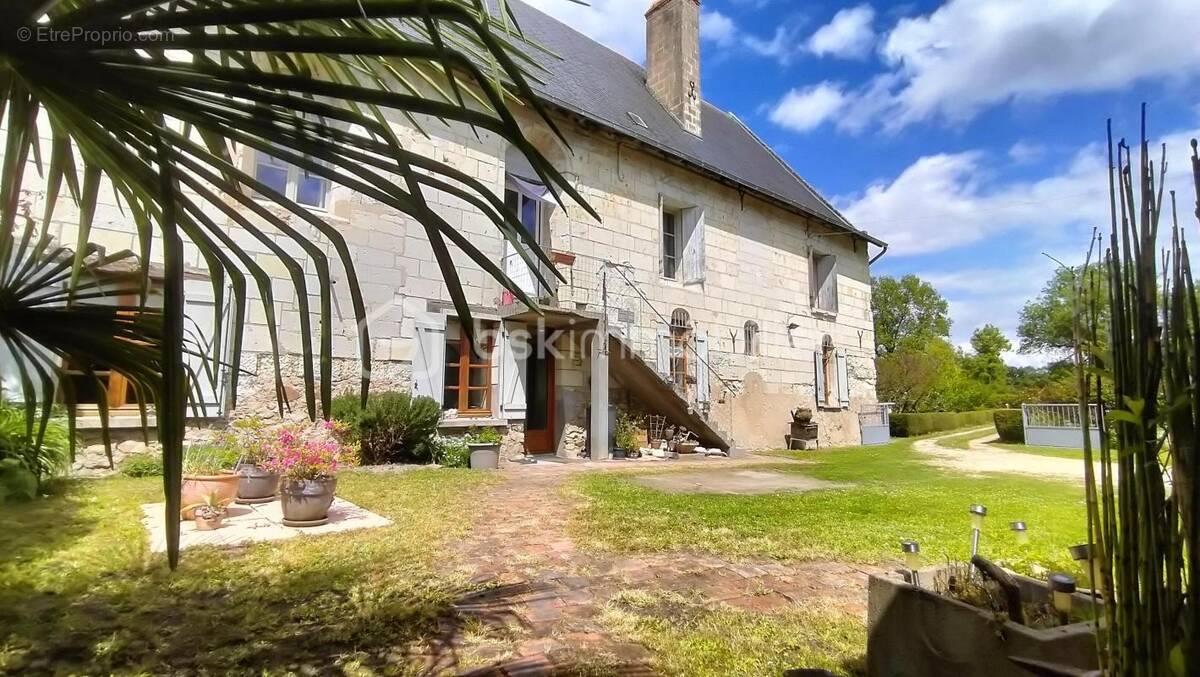 Maison à CHENEHUTTE-TREVES-CUNAULT