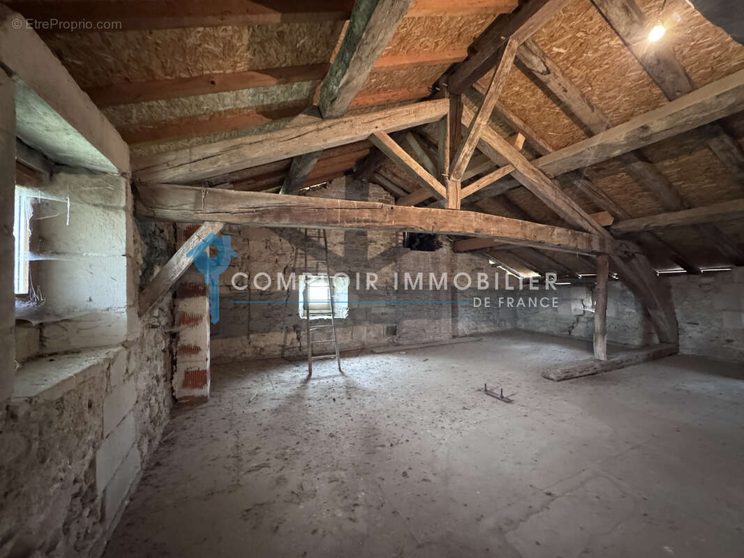 Maison de village T4 avec terrain + 160m2 à rénover - photo 12