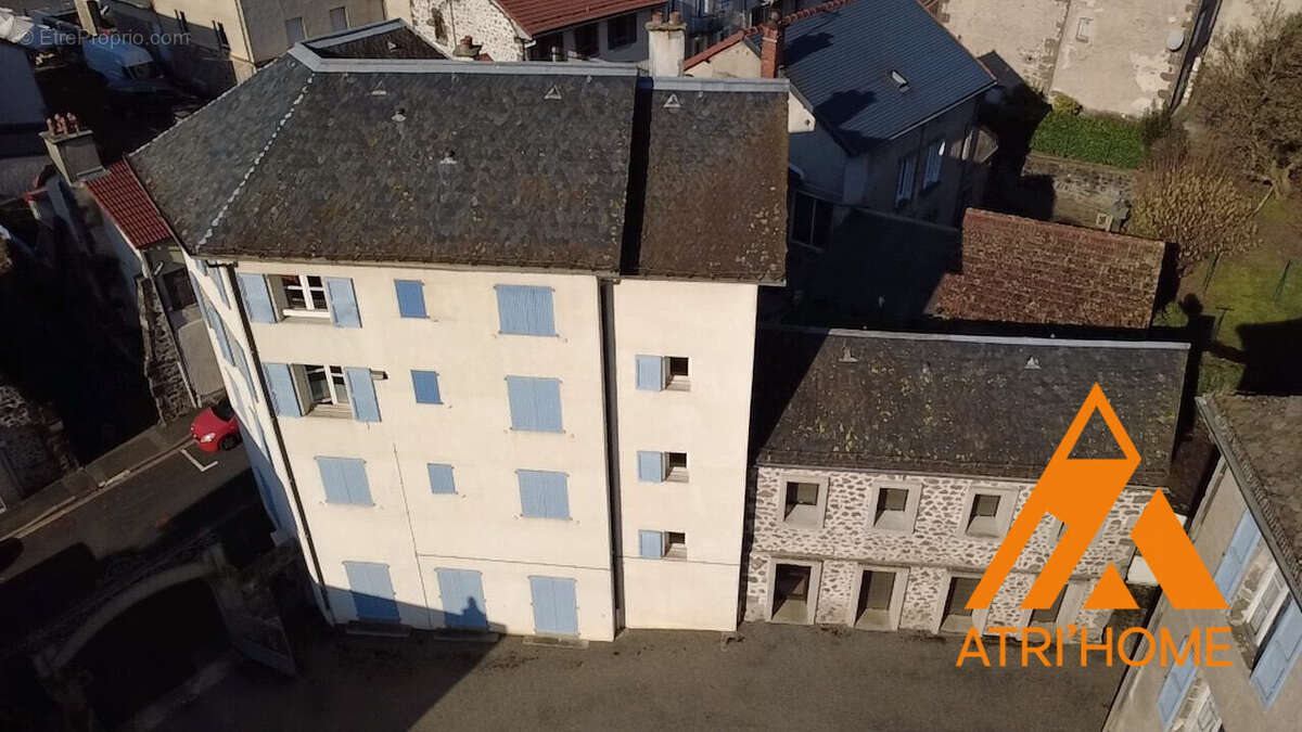 Appartement à VIC-SUR-CERE