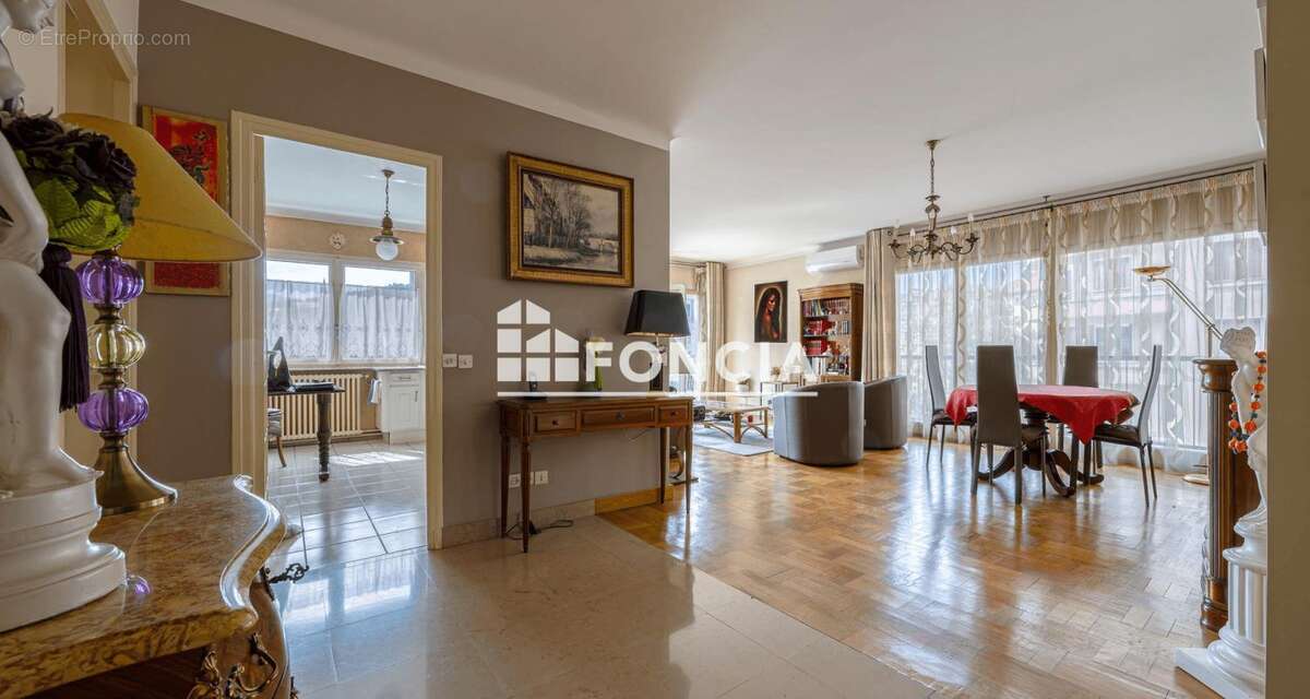 Annecy – Avenue du Rhône – Grand appartement 3 pièces de 101,89 m² avec balcon en L et vue dégagée - photo 3