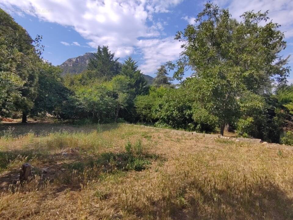 Terrain à SAINT-JEANNET