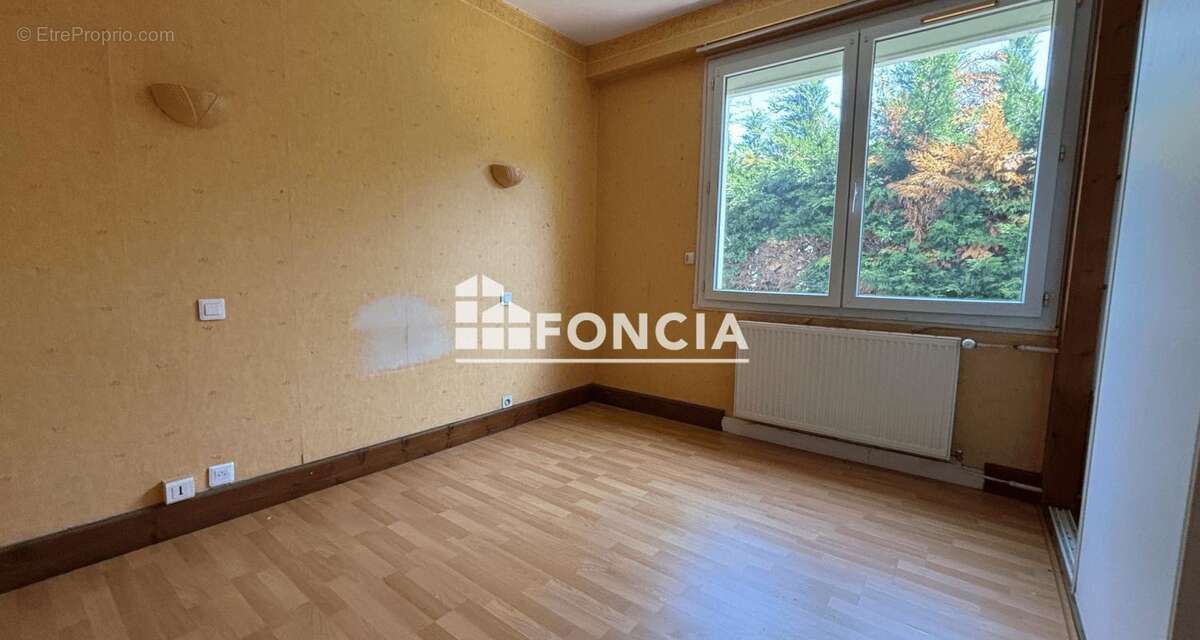 À vendre – Maison de 145 m² avec grande terrasse, garage et jardin à Villeneuve-sur-Lot - photo 12