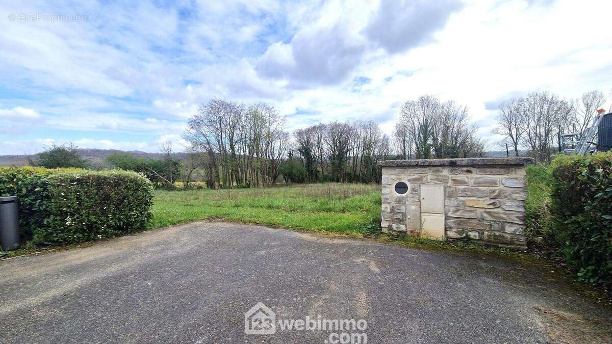 Tous les réseaux sont devant - Terrain à CHAMOUILLE
