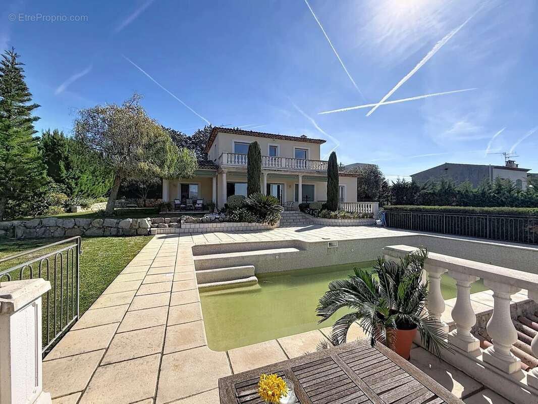 Maison à SAINT-LAURENT-DU-VAR