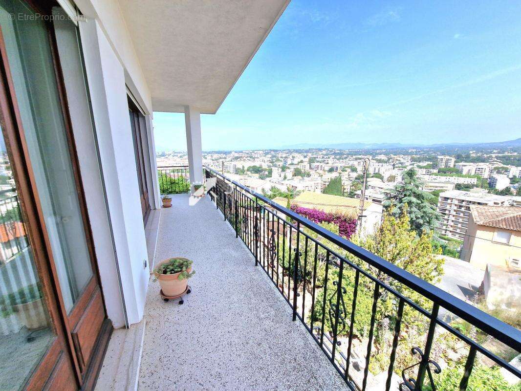 Grande villa proche centre-ville avec vue sur l'Estérel - photo 2