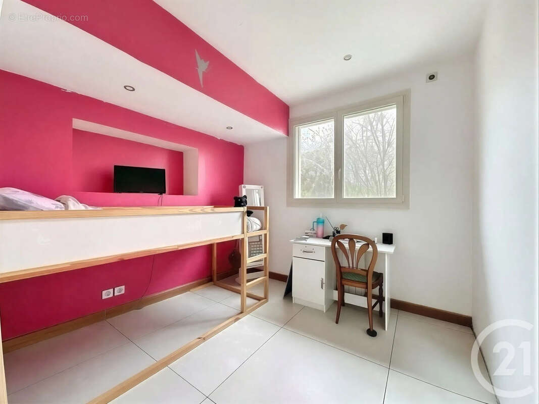 Maison 193 m² à Cour-Et-Buis  - photo 9