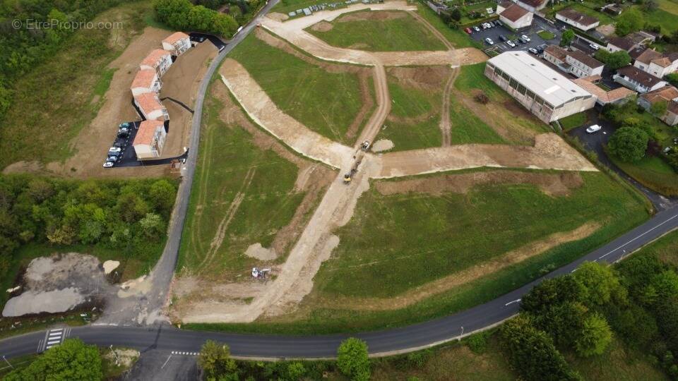 Terrain à TOUVRE