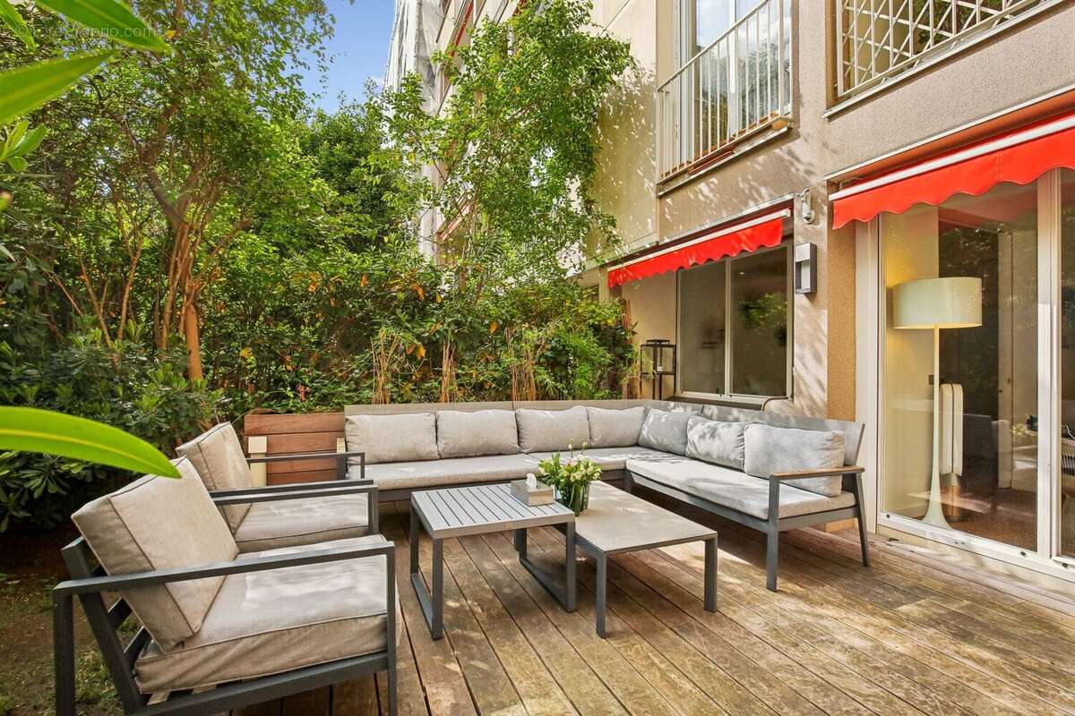 Appartement à NEUILLY-SUR-SEINE