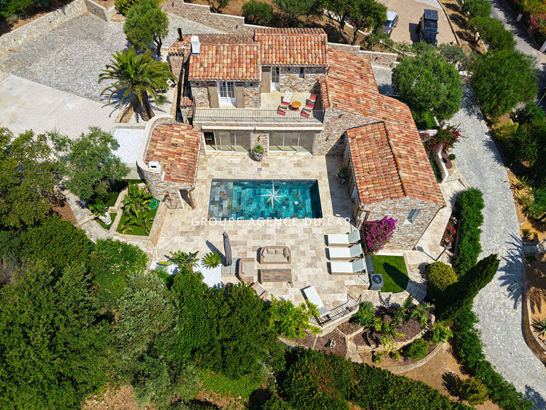 Maison à LES ISSAMBRES