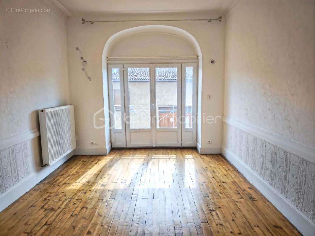 Appartement à NOIRETABLE