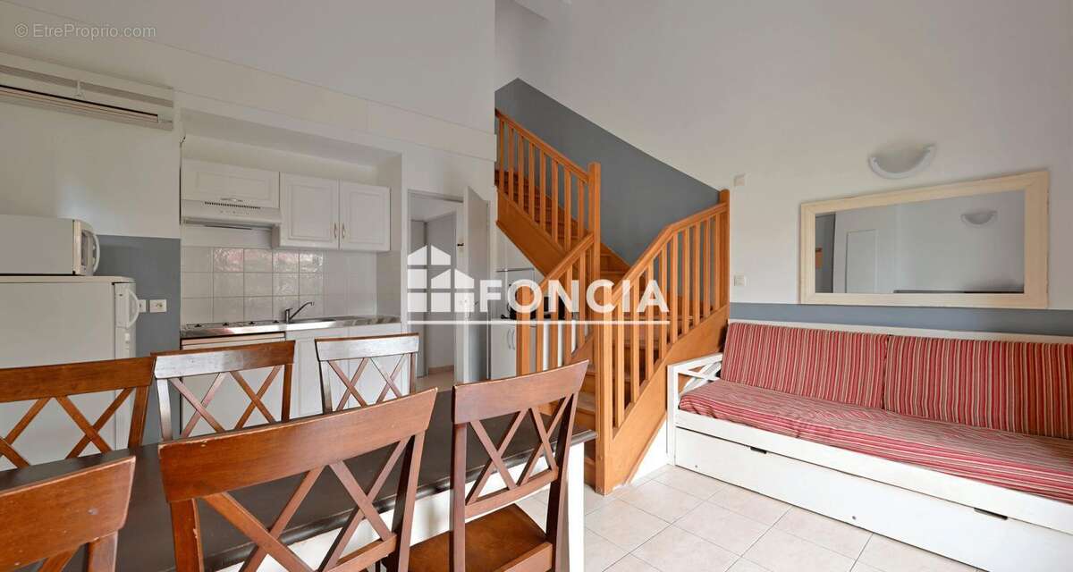 Appartement à MOURIES