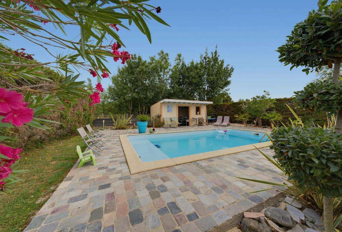 Laissez-vous séduire par cette villa de caractère - photo 11