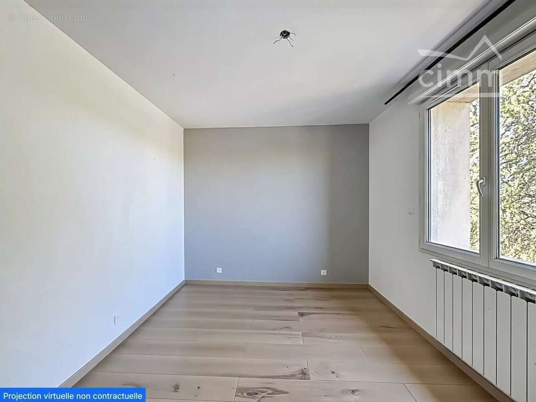 Appartement à PERNES-LES-FONTAINES