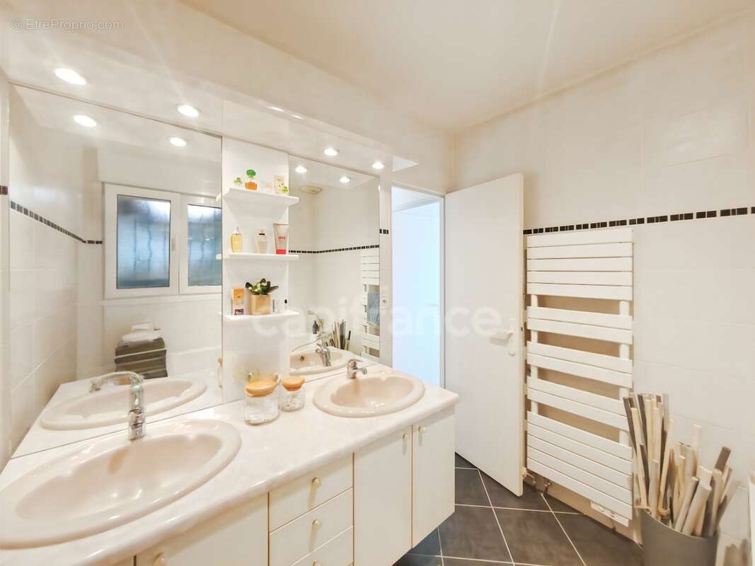 Secteur Bourgogne du Sud 2 km entrée/sortie autoroute A6 Maison à vendre de 180 m² - 6 pièces - terrain de 2 481 m² piscine ! - photo 11