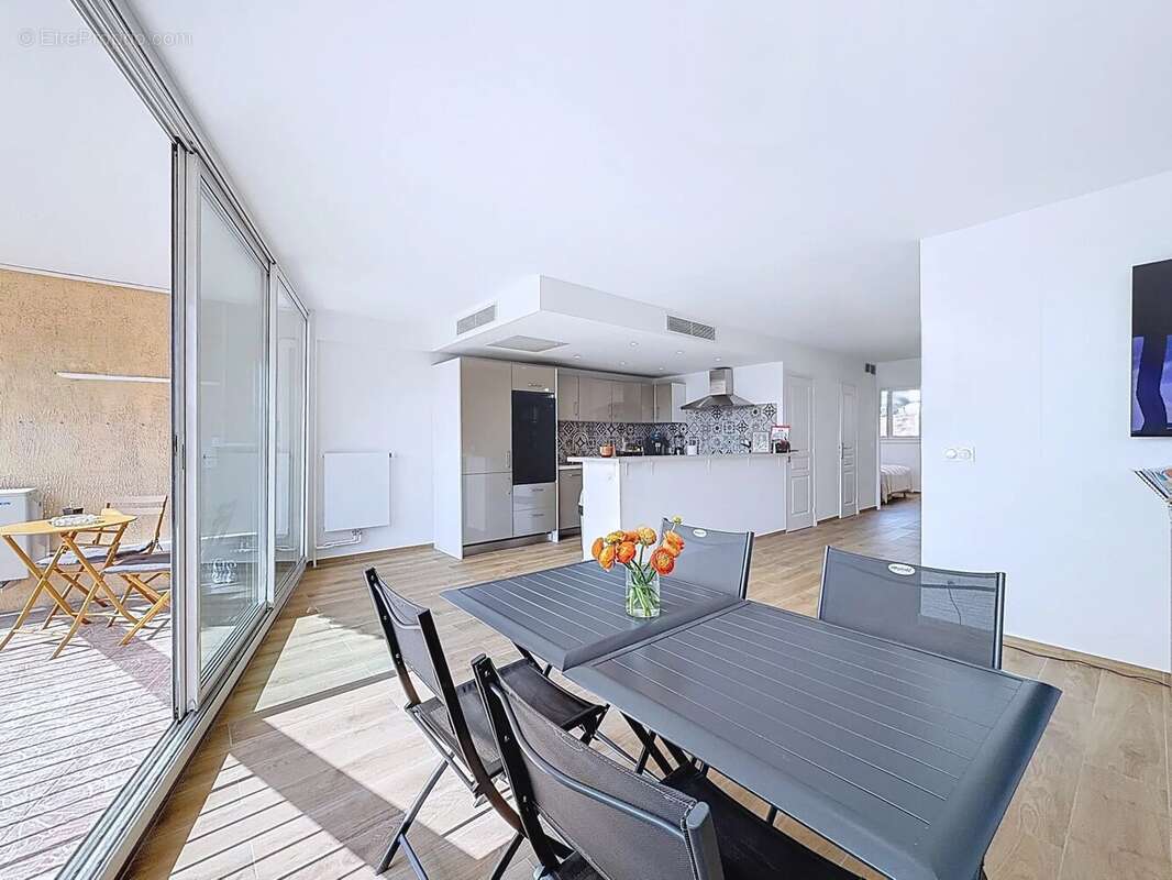 Appartement à CARROS