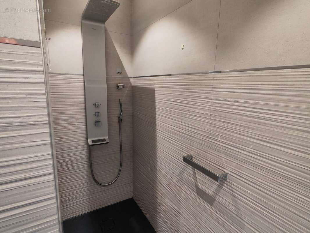 Maison à LANGROLAY-SUR-RANCE