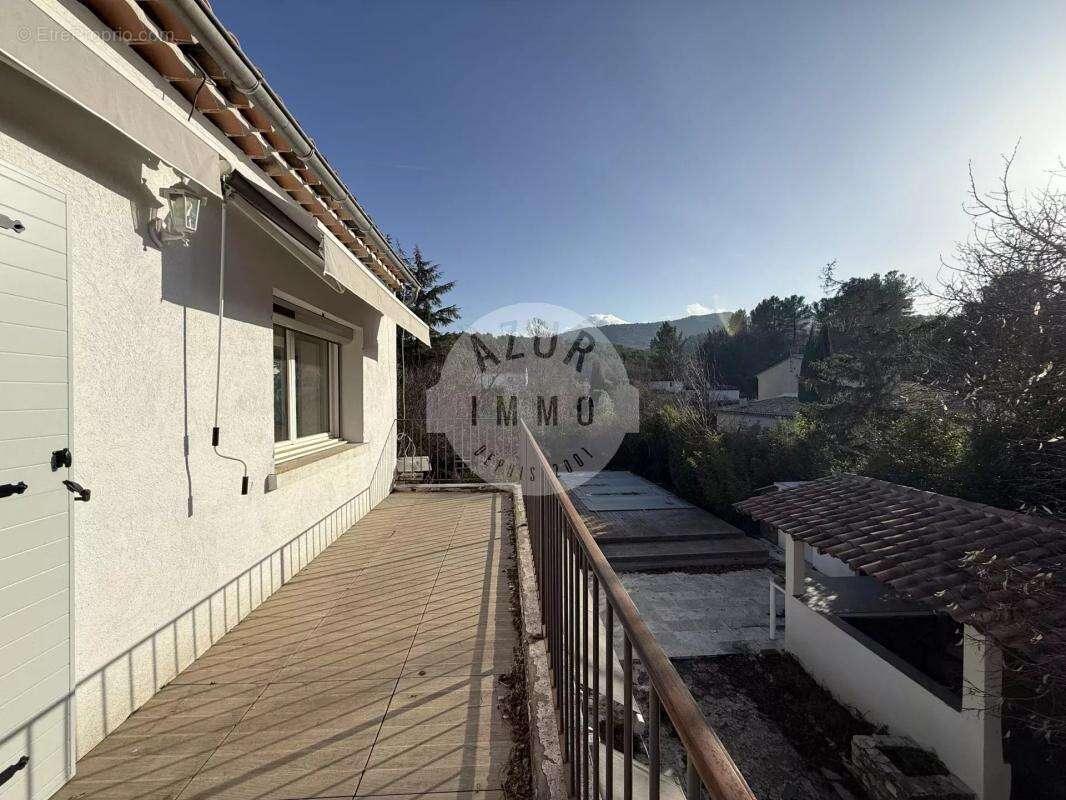 MAISON 198 M² sur 2000m² de terrain, piscine et garage - photo 18