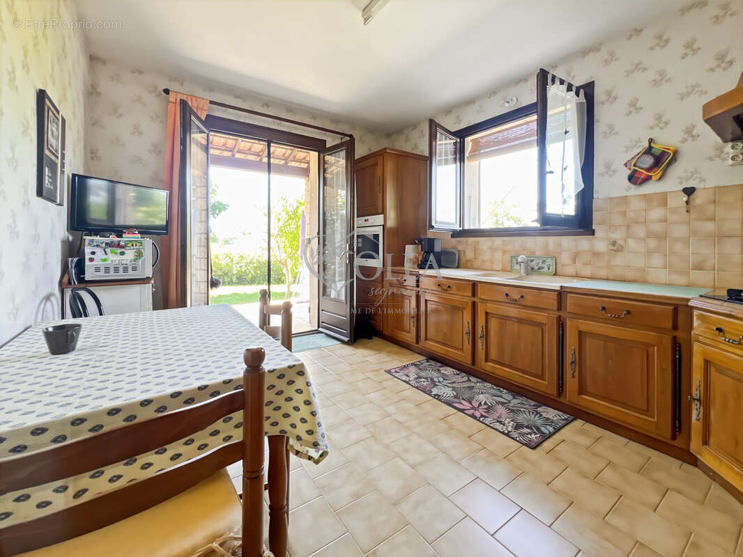 Maison 98 m² à Saint-Marcel-De-Careiret  - photo 9