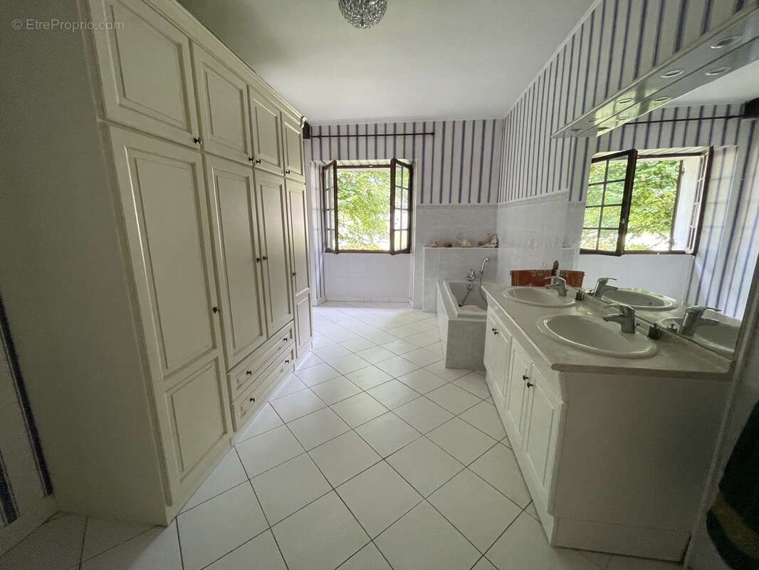 Maison à MARTRES
