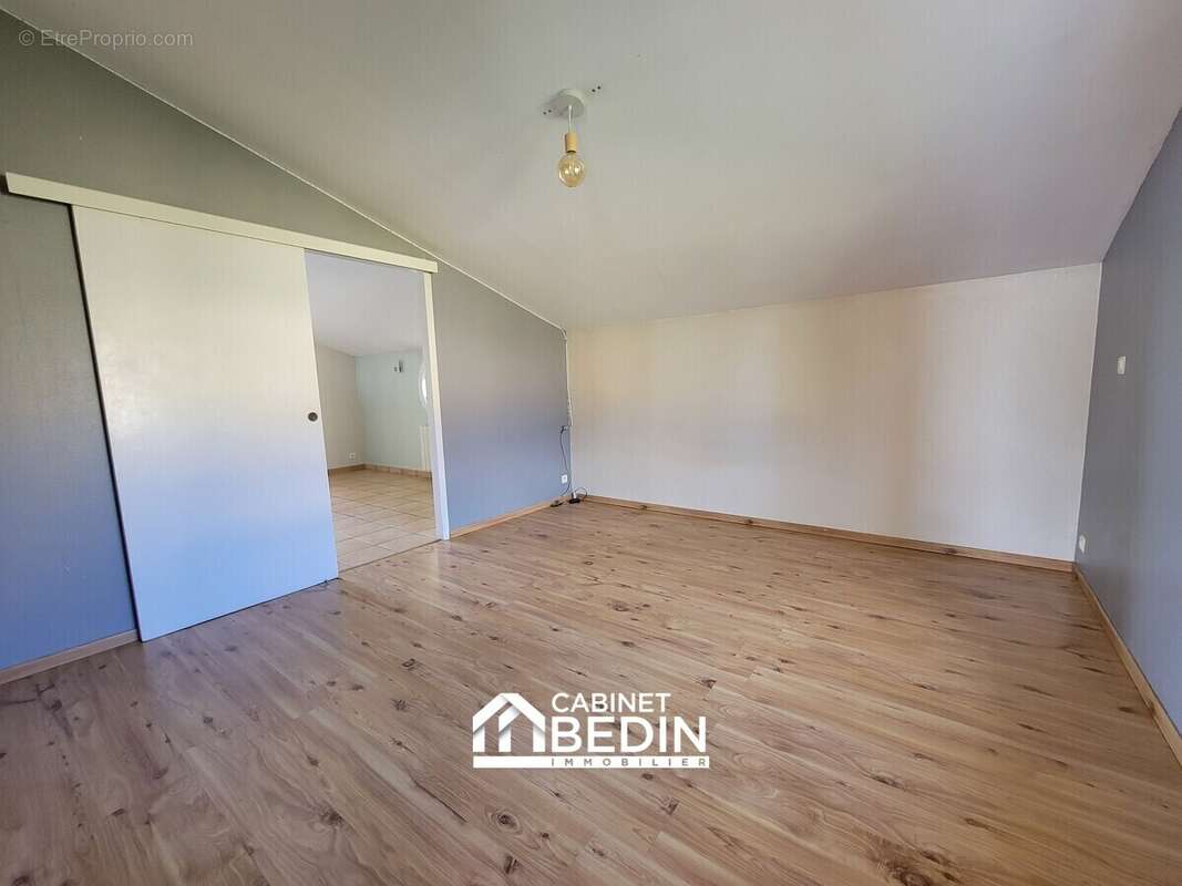 Maison 180 m² à Saint-Pierre-De-Mons  - photo 9