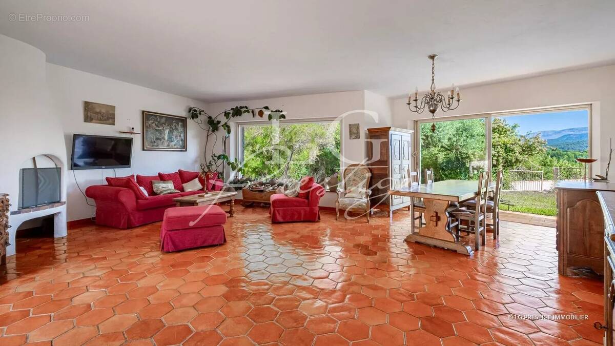 Maison à MONTAUROUX