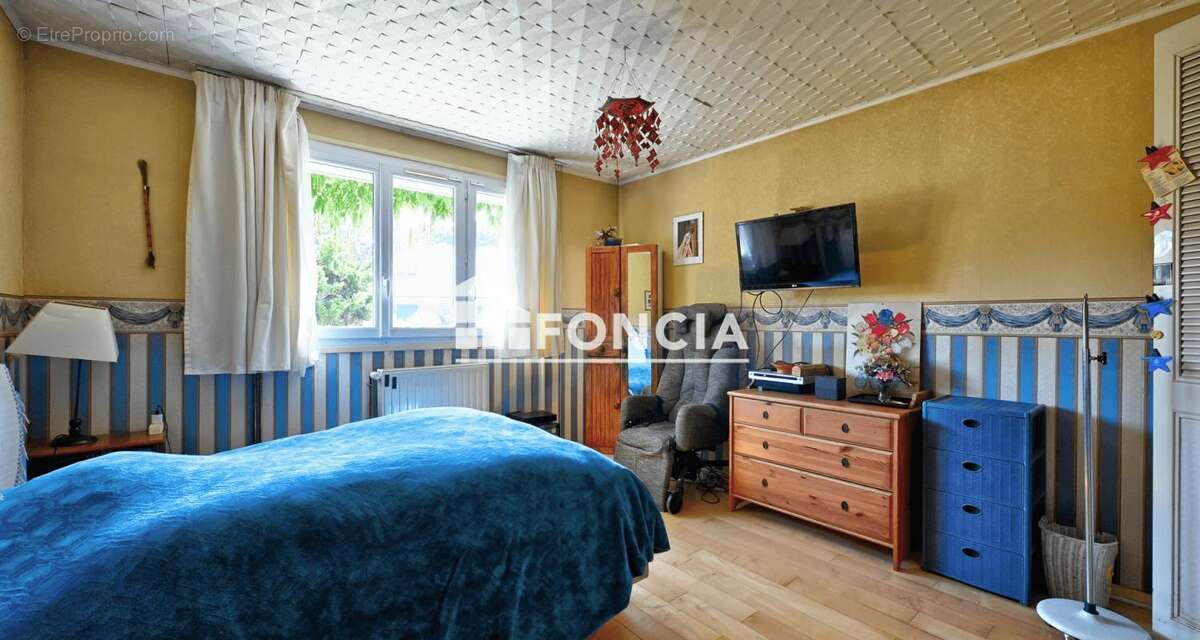 Maison 140 m² à Le Mesnil-Saint-Denis  - photo 5