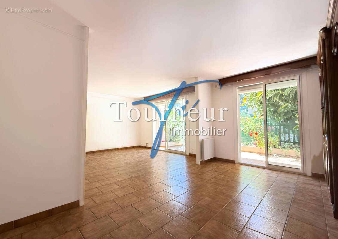 Appartement à SIX-FOURS-LES-PLAGES