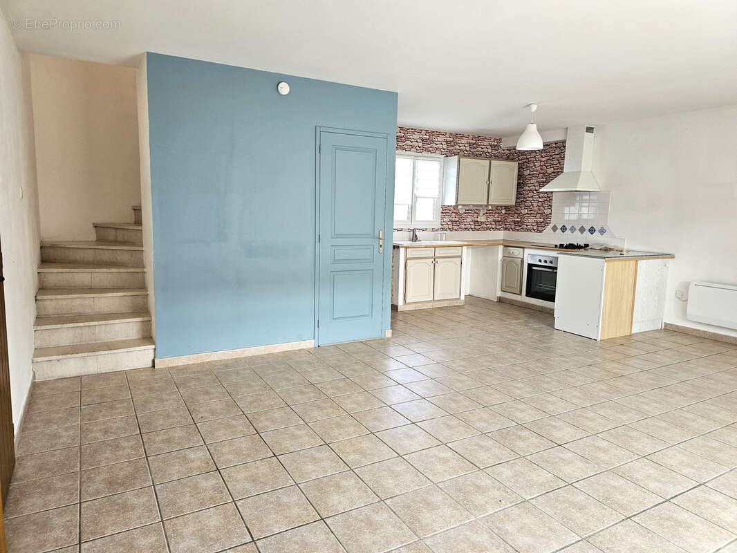 Maison à MOURIES