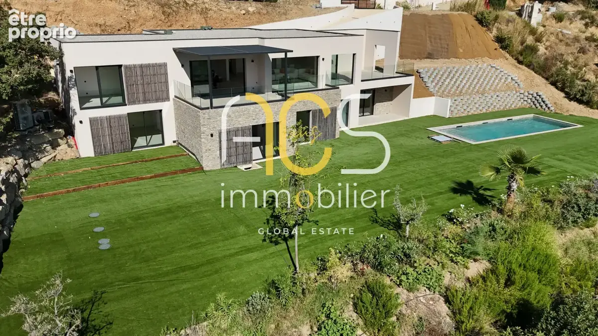 GRIMAUD - Villa vue mer, 5 chambres et piscine - photo 15