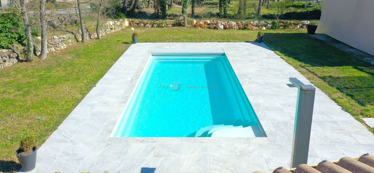 Maison à SAINT-CEZAIRE-SUR-SIAGNE