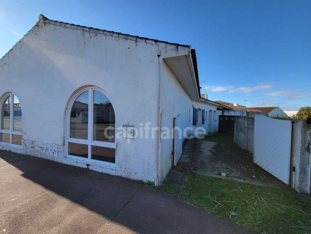 ( 85 ) Vendée entre NOIRMOUTIER , PORNIC et CHALLANS à vendre centre ville  BEAUVOIR SUR MER maison 7 pièces , 181 m² ,4 chambre - photo 17