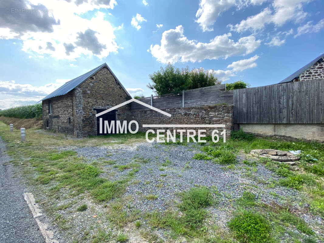 Maison à LASSAY-LES-CHATEAUX